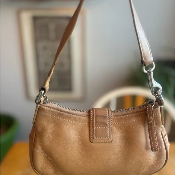 Coach Hamptons 7542 Camel Leather Shoulder Bag - Picture 3 of 15